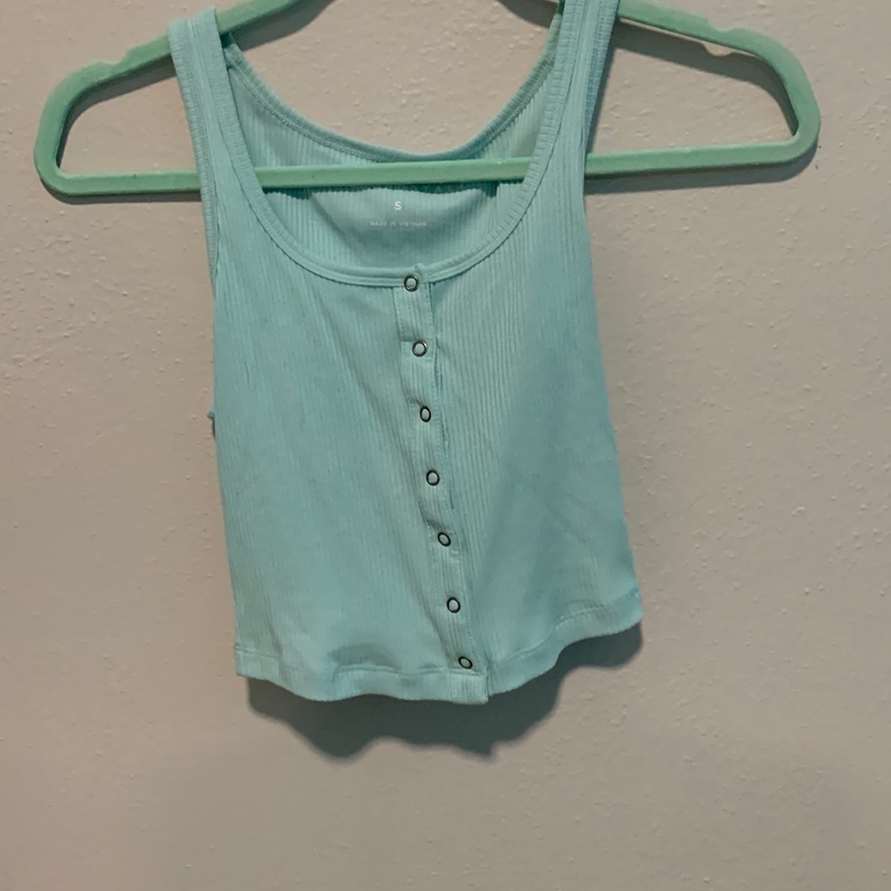like a light blue going into teal color
